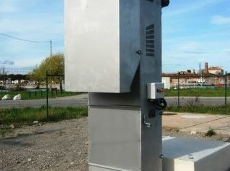 Un dégrilleur automatique sur un poste d’eaux pluviales