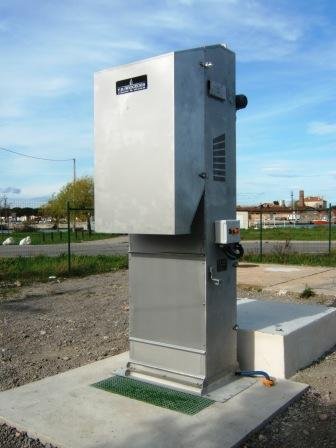 Un dégrilleur automatique sur un poste d’eaux pluviales