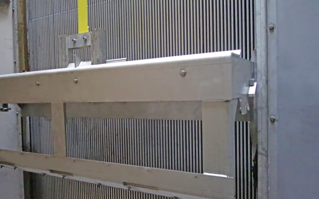 Un dégrilleur automatique installé sur une prise d’eau